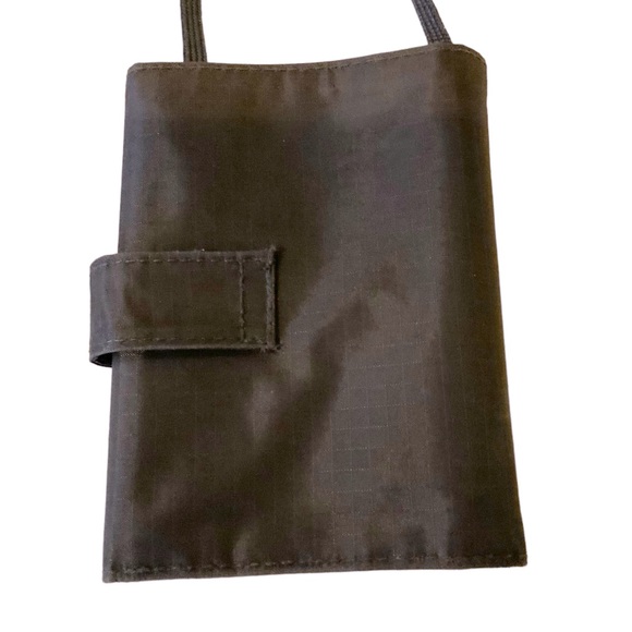 Unisex Samsonite Passport Holder Charcoal Gray Pockets ID Money Tix Necessities - Picture 2 of 4